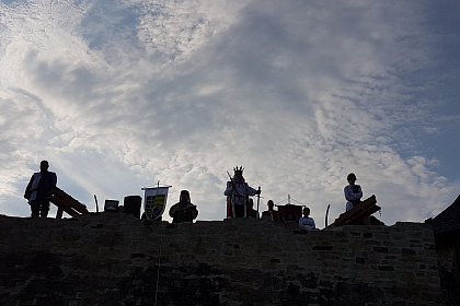 Cel mai mare festival medieval din România, deschis oficial, la Suceava, cu salve de tun și binecuvântarea lui Ștefan cel Mare