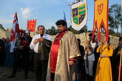 Cel mai mare festival medieval din România, deschis oficial, la Suceava, cu salve de tun și binecuvântarea lui Ștefan cel Mare