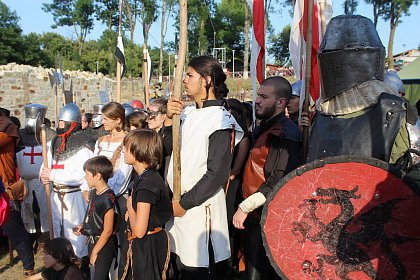 Cel mai mare festival medieval din România, deschis oficial, la Suceava, cu salve de tun și binecuvântarea lui Ștefan cel Mare