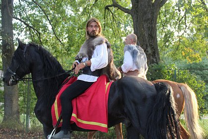 Cel mai mare festival medieval din România, deschis oficial, la Suceava, cu salve de tun și binecuvântarea lui Ștefan cel Mare