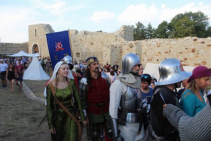 Cel mai mare festival medieval din România, deschis oficial, la Suceava, cu salve de tun și binecuvântarea lui Ștefan cel Mare