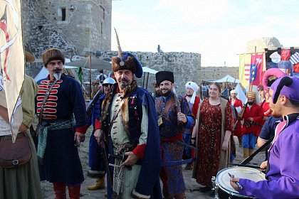 Cel mai mare festival medieval din România, deschis oficial, la Suceava, cu salve de tun și binecuvântarea lui Ștefan cel Mare