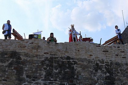 Cel mai mare festival medieval din România, deschis oficial, la Suceava, cu salve de tun și binecuvântarea lui Ștefan cel Mare