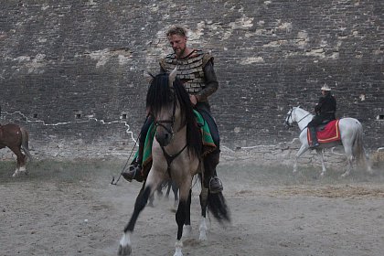 Cascadorii cu cai, momente fascinante la Festivalul Medieval de la Suceava