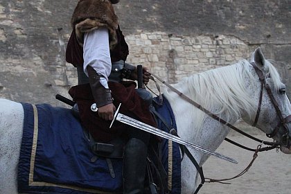 Cascadorii cu cai, momente fascinante la Festivalul Medieval de la Suceava