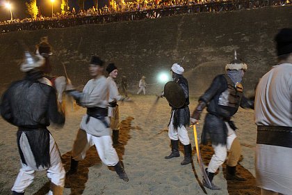 Cascadorii cu cai, momente fascinante la Festivalul Medieval de la Suceava