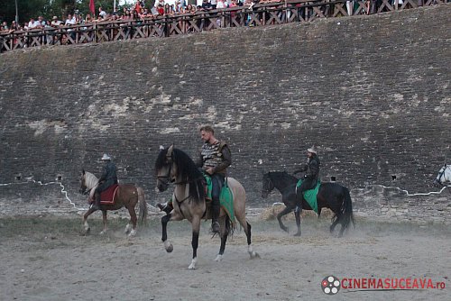 Cascadorii cu cai, momente fascinante la Festivalul Medieval de la Suceava