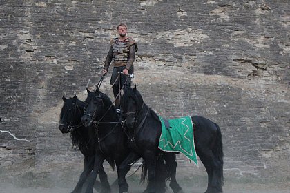 Cascadorii cu cai, momente fascinante la Festivalul Medieval de la Suceava