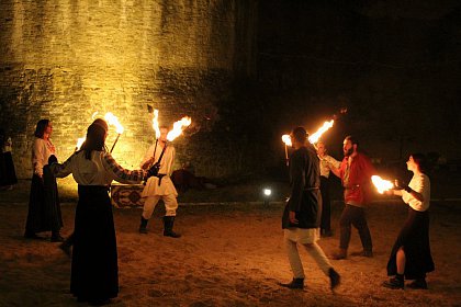 Spectacole cu foc și lasere în Cetatea Sucevei, la Festivalul Medieval „Ștefan cel Mare”