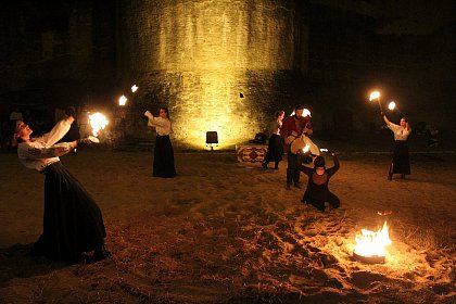 Spectacole cu foc și lasere în Cetatea Sucevei, la Festivalul Medieval „Ștefan cel Mare”