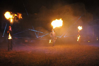 Spectacole cu foc și lasere în Cetatea Sucevei, la Festivalul Medieval „Ștefan cel Mare”