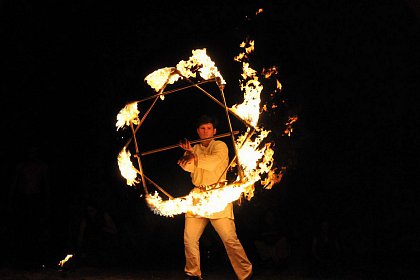 Spectacole cu foc și lasere în Cetatea Sucevei, la Festivalul Medieval „Ștefan cel Mare”