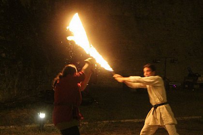 Spectacole cu foc și lasere în Cetatea Sucevei, la Festivalul Medieval „Ștefan cel Mare”