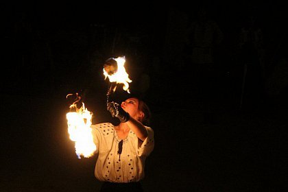 Spectacole cu foc și lasere în Cetatea Sucevei, la Festivalul Medieval „Ștefan cel Mare”