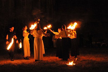 Spectacole cu foc și lasere în Cetatea Sucevei, la Festivalul Medieval „Ștefan cel Mare”