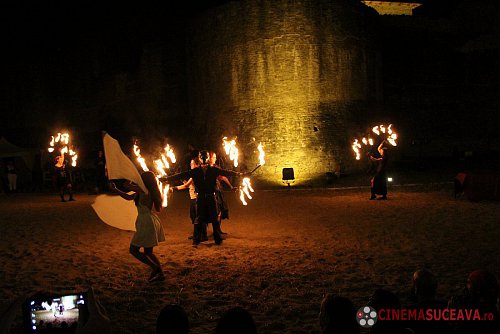 Spectacole cu foc și lasere în Cetatea Sucevei, la Festivalul Medieval „Ștefan cel Mare”