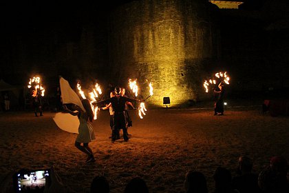 Spectacole cu foc și lasere în Cetatea Sucevei, la Festivalul Medieval „Ștefan cel Mare”