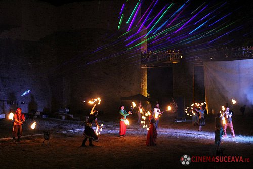 Spectacole cu foc și lasere în Cetatea Sucevei, la Festivalul Medieval „Ștefan cel Mare”