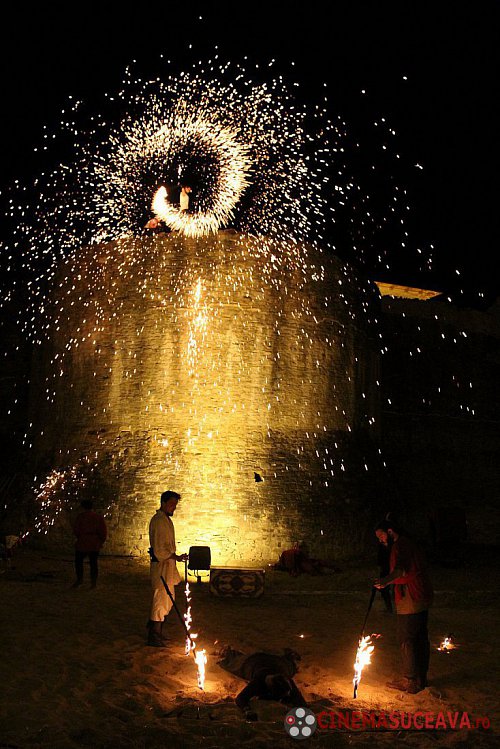 Spectacole cu foc și lasere în Cetatea Sucevei, la Festivalul Medieval „Ștefan cel Mare”