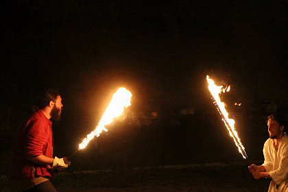 Spectacole cu foc și lasere în Cetatea Sucevei, la Festivalul Medieval „Ștefan cel Mare”