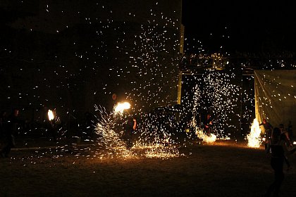 Spectacole cu foc și lasere în Cetatea Sucevei, la Festivalul Medieval „Ștefan cel Mare”