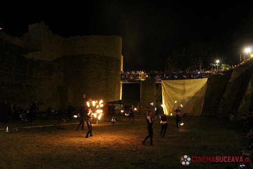 Spectacole cu foc și lasere în Cetatea Sucevei, la Festivalul Medieval „Ștefan cel Mare”