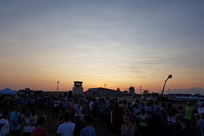 Explozii, foc și manevre periculoase, la spectacolul aviatic Suceava Air Show - Foto - Video