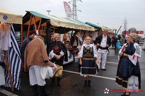 Trei zile de voie bună și preparate tradiționale la Târgul de Toamnă „Produs în Bucovina” - Galerie Foto