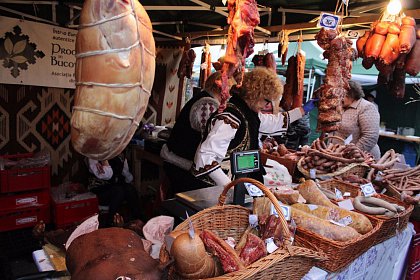 Trei zile de voie bună și preparate tradiționale la Târgul de Toamnă „Produs în Bucovina” - Galerie Foto