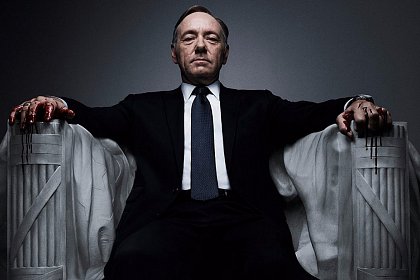 Kevin Spacey recunoaşte public că este homosexual - Kevin Spacey, actorul principal din House of cards