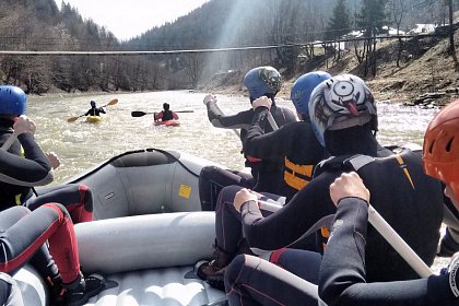 Cursuri gratuite de alpinism clasic și hibernal, rafting, speologie și supraviețuire