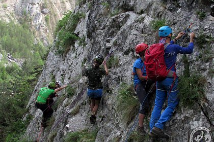 Cursuri gratuite de alpinism clasic și hibernal, rafting, speologie și supraviețuire