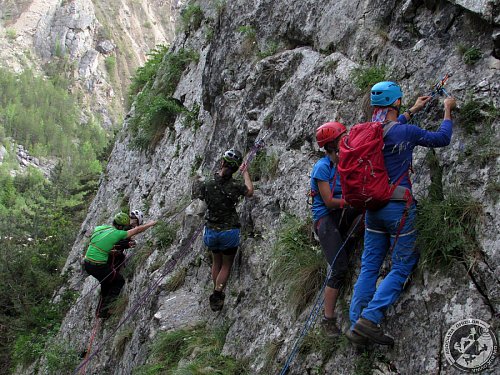 Cursuri gratuite de alpinism clasic și hibernal, rafting, speologie și supraviețuire