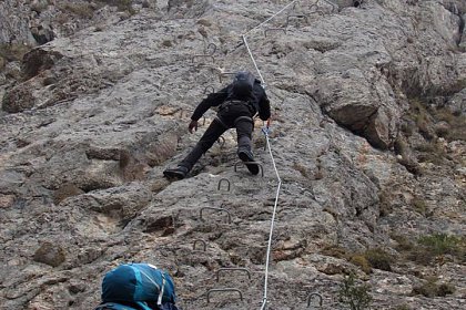 Cursuri gratuite de alpinism clasic și hibernal, rafting, speologie și supraviețuire