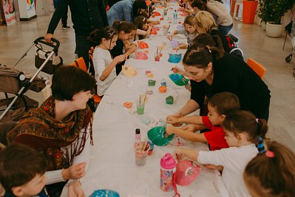 Sute de copii s-au distrat alături de Iuliana Beregoi, la Iulius Mall Suceava