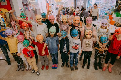 Sute de copii s-au distrat alături de Iuliana Beregoi, la Iulius Mall Suceava