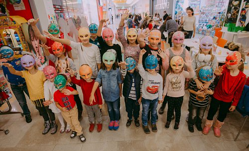 Sute de copii s-au distrat alături de Iuliana Beregoi, la Iulius Mall Suceava