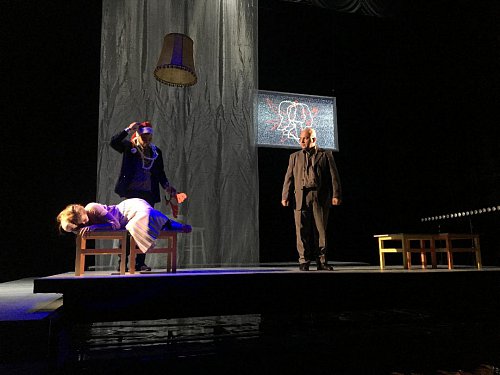 „Trei surori” - cel mai lung dar și atipic spectacol pus în scenă la Teatrul Matei Vișniec