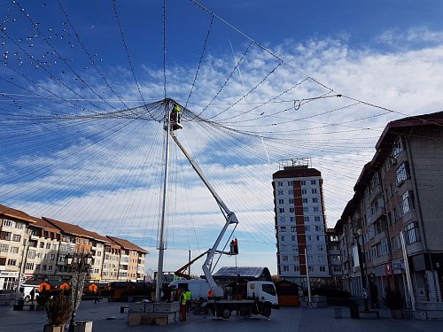 Cupolă de lumini cu 60.000 de led-uri în centrul Sucevei