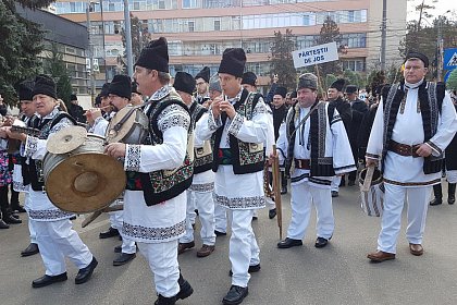 Parada măștilor și Festivalul internațional „Obiceiuri de iarnă”, miercuri, în Suceava