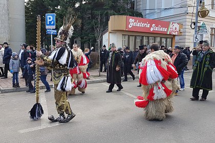Parada măștilor și Festivalul internațional „Obiceiuri de iarnă”, miercuri, în Suceava