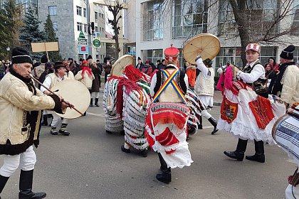 Parada măștilor și Festivalul internațional „Obiceiuri de iarnă”, miercuri, în Suceava