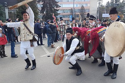 Parada măștilor și Festivalul internațional „Obiceiuri de iarnă”, miercuri, în Suceava