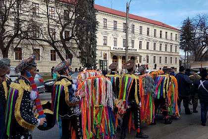 Parada măștilor și Festivalul internațional „Obiceiuri de iarnă”, miercuri, în Suceava
