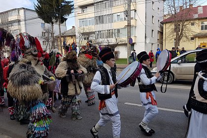 Parada măștilor și Festivalul internațional „Obiceiuri de iarnă”, miercuri, în Suceava