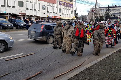 Parada măștilor și Festivalul internațional „Obiceiuri de iarnă”, miercuri, în Suceava