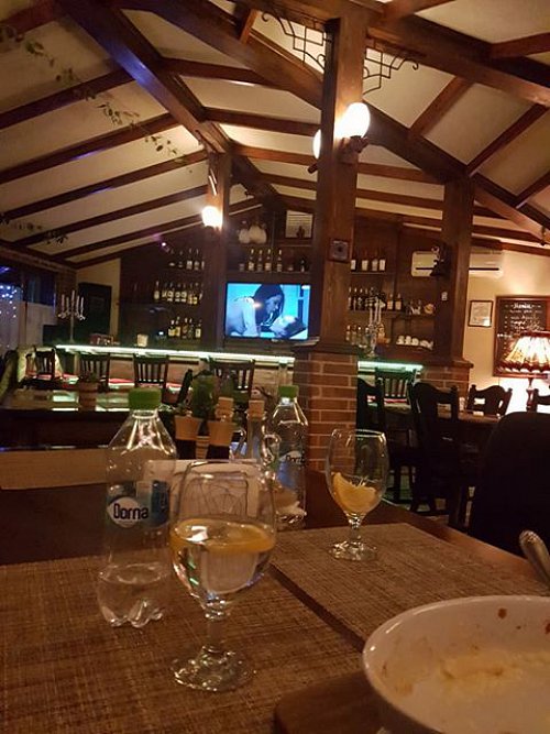 Partide de sex, vizionate la masă, de clienții unui restaurant din Suceava