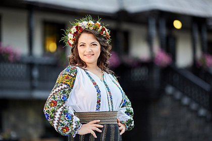 Recital Laura Olteanu, marele premiu al Târgului de Nunți de la Shopping City Suceava