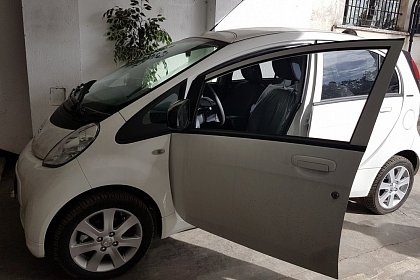 Primele mașini electrice Peugeot ION au ajuns la Primăria Suceava