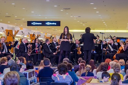 Concert Paula Seling și Filarmonica Botoșani, duminică, la Iulius Mall